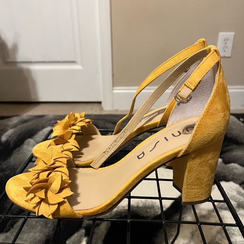 UNISA mustard flower block heels